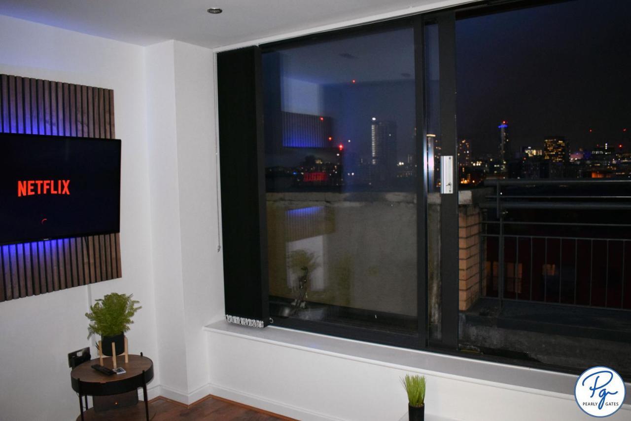 Penthouse - Amazing Skyline Views - Balcony - Free Extra 2 - Free Parking - Utilita Arena - Bullring Shopping - New St Station- Super King Size Bed Апартаменты