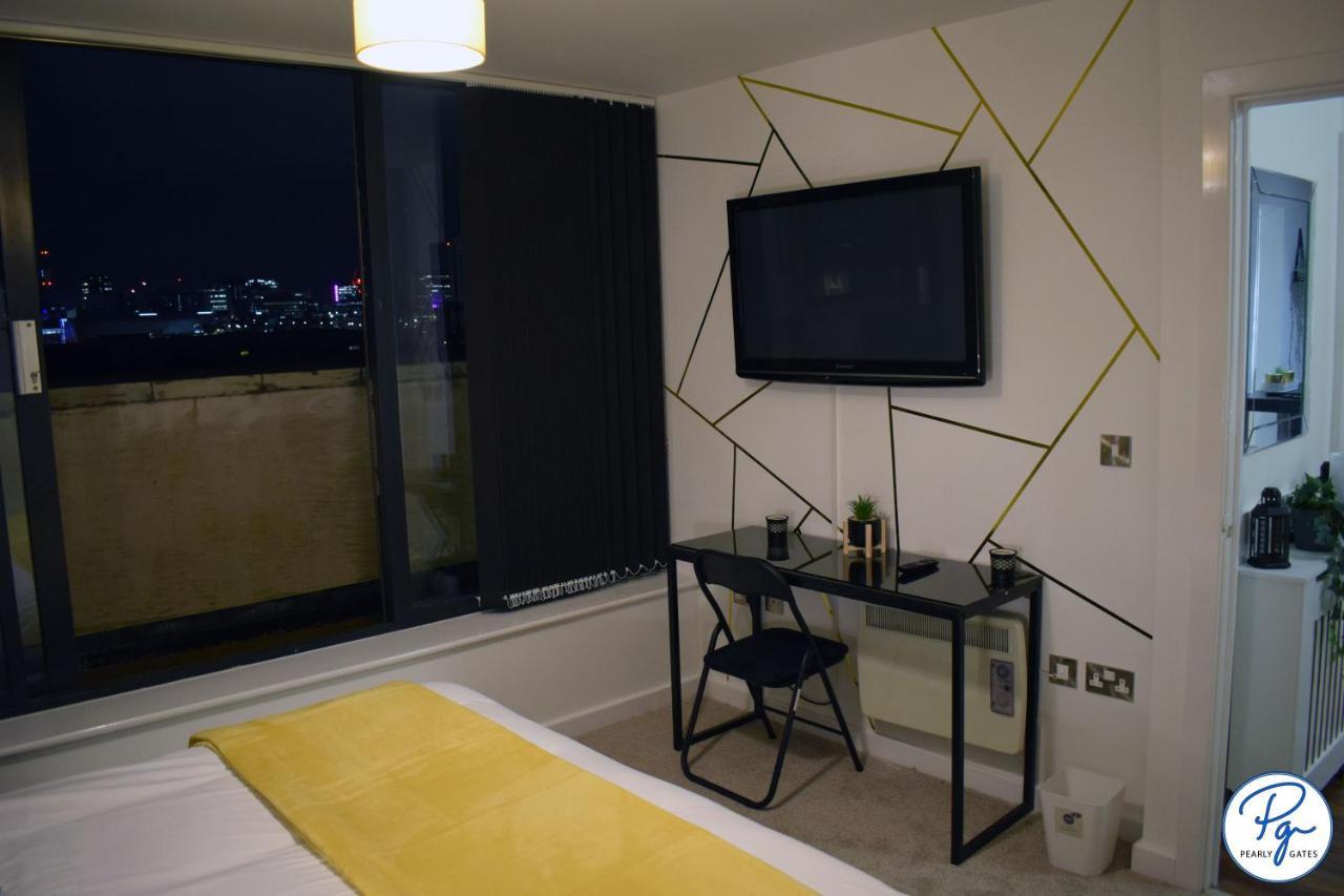 Апартаменты Penthouse - Amazing Skyline Views - Balcony - Free Extra 2 - Free Parking - Utilita Arena - Bullring Shopping - New St Station- Super King Size Bed *