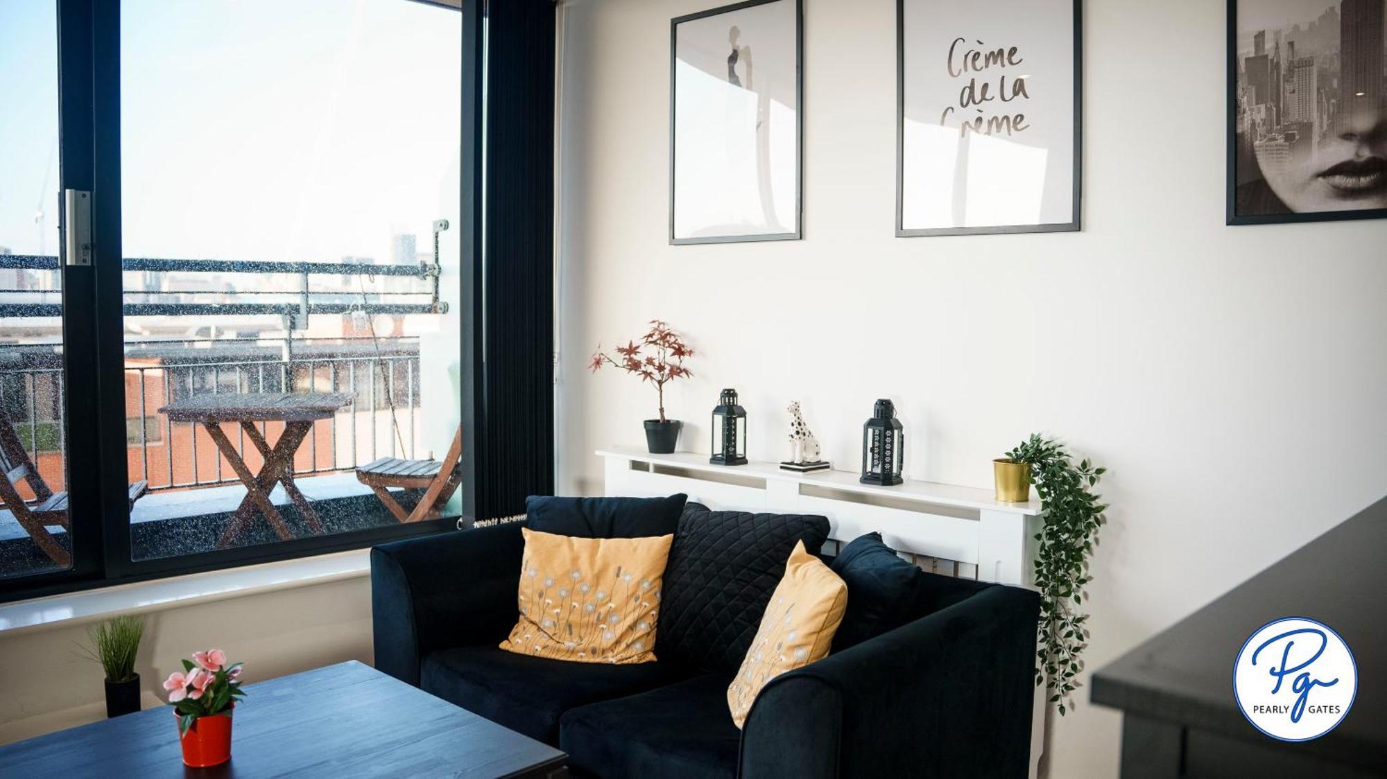 Penthouse - Amazing Skyline Views - Balcony - Free Extra 2 - Free Parking - Utilita Arena - Bullring Shopping - New St Station- Super King Size Bed Апартаменты